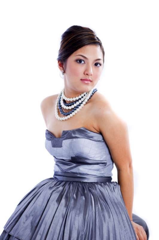 Anna Cabe Debut